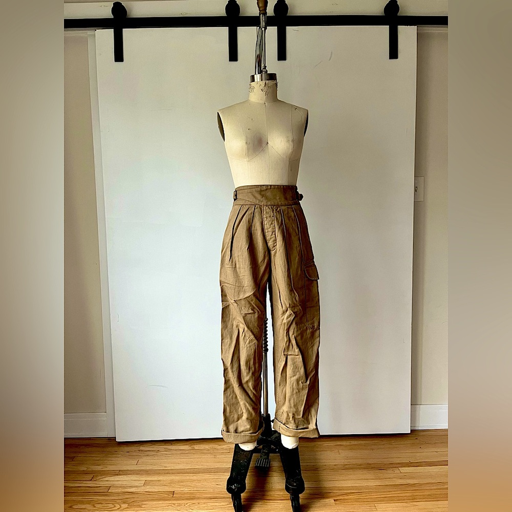 BANANA REPUBLIC WOMEN’s GURKHA TWILL PANTS • NEVER WORN • SIZE 0/2